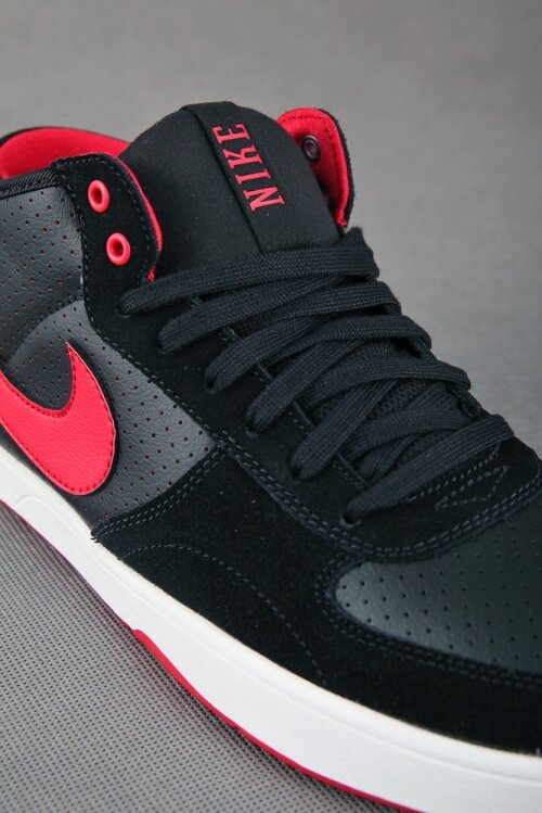 Nike 6.0 buty Mavrk Mid 3 black/red